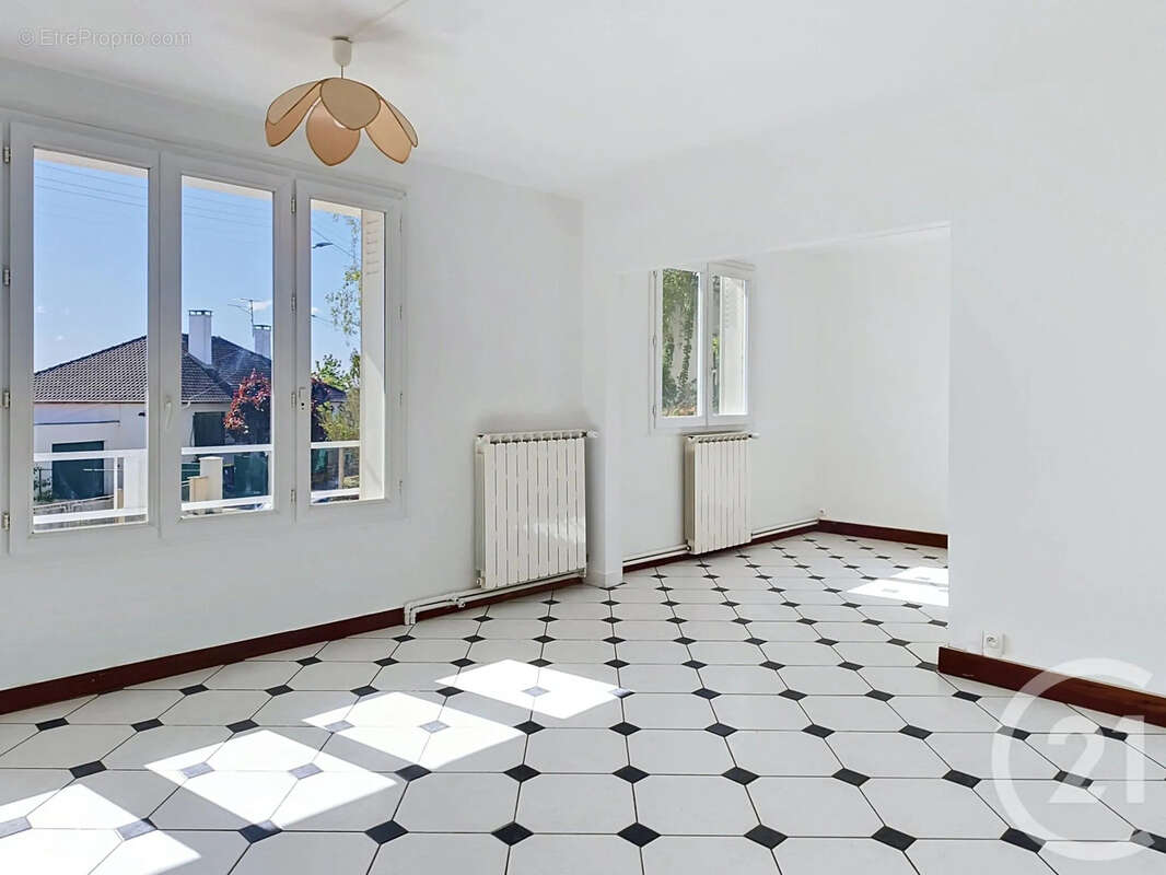 Appartement à PARON