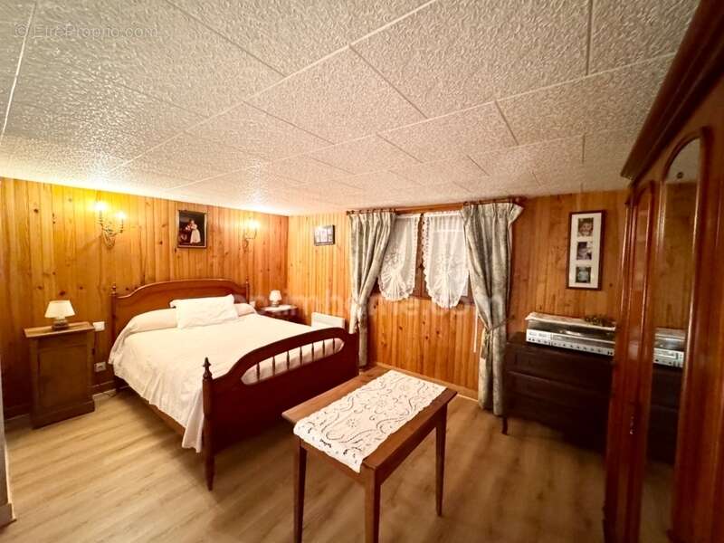 Maison à SAINT-GEORGES-LES-LANDES