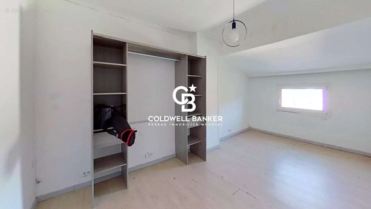 Appartement à MARSEILLE-4E