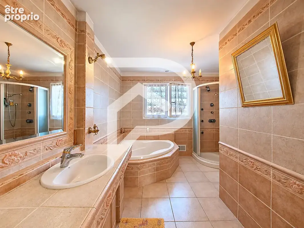 Maison à vendre Villeneuve De Berg 6 pièce(s) 230 m2 - photo 5