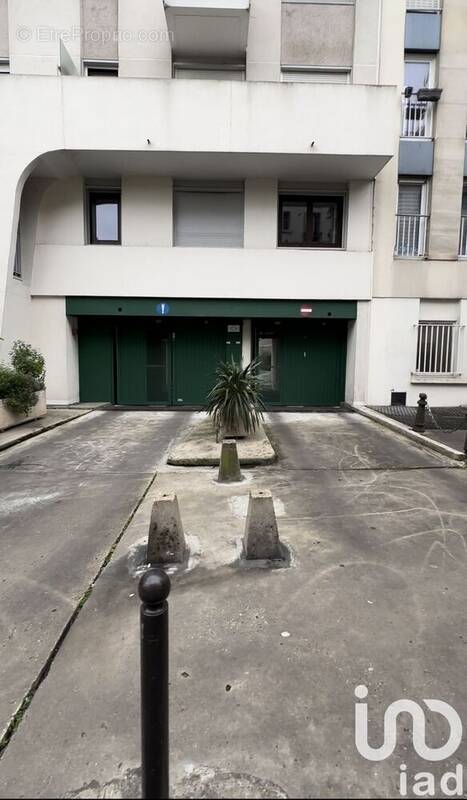 Photo 1 - Parking à PARIS-20E