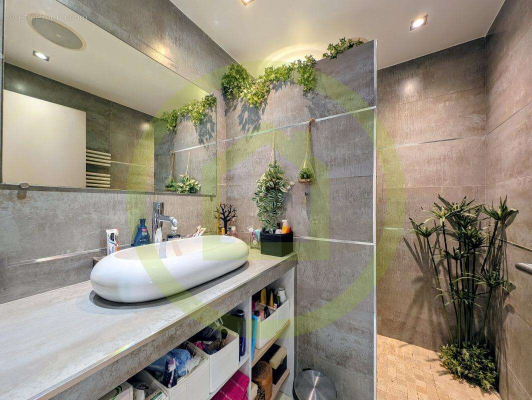 Appartement à MANDELIEU-LA-NAPOULE