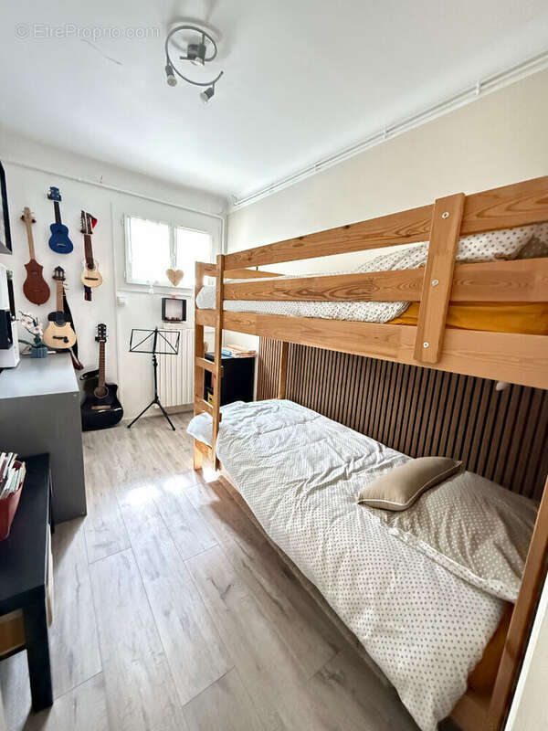 Une maison familiale où il fait bon vivre, au coeur du village de Mallemort! - photo 13