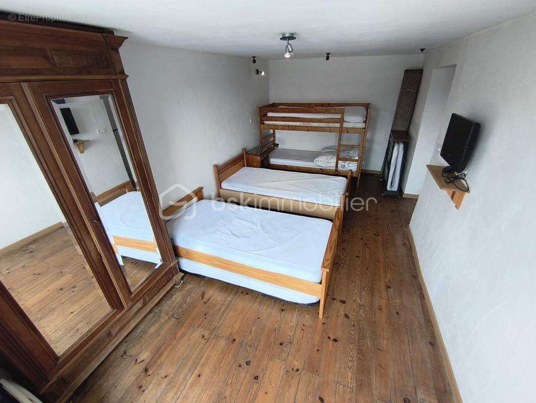 Maison à AINHICE-MONGELOS