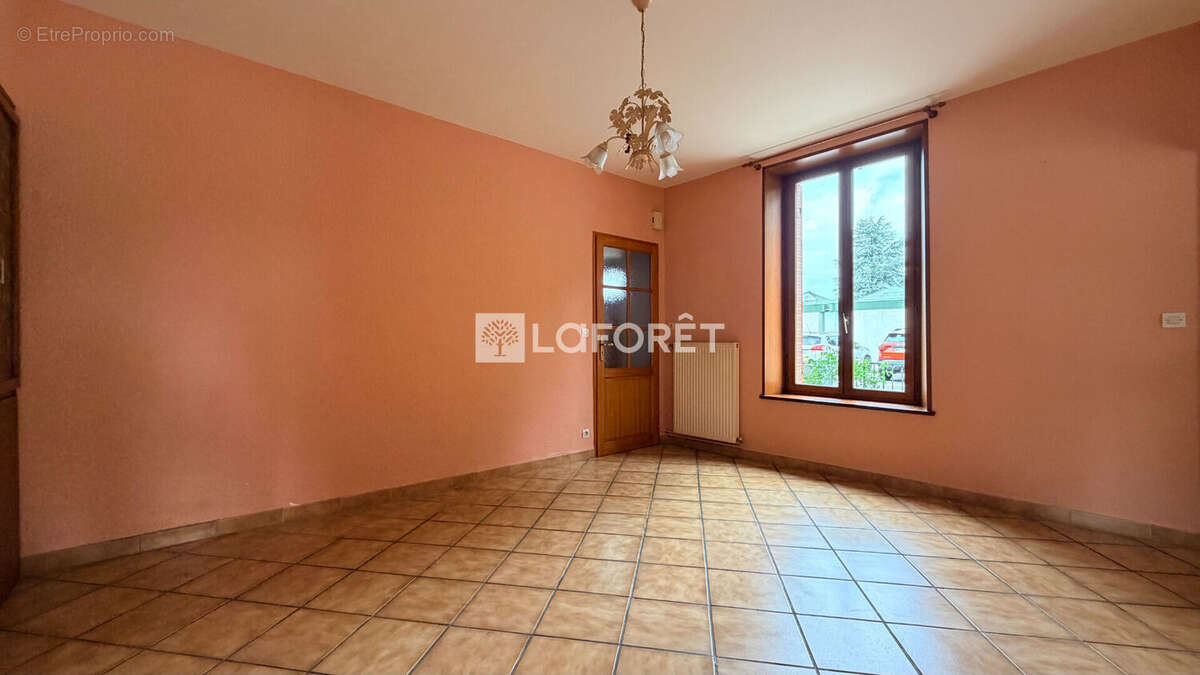 Varennes-en-argonne - 8 pièces - 176 m² - photo 6