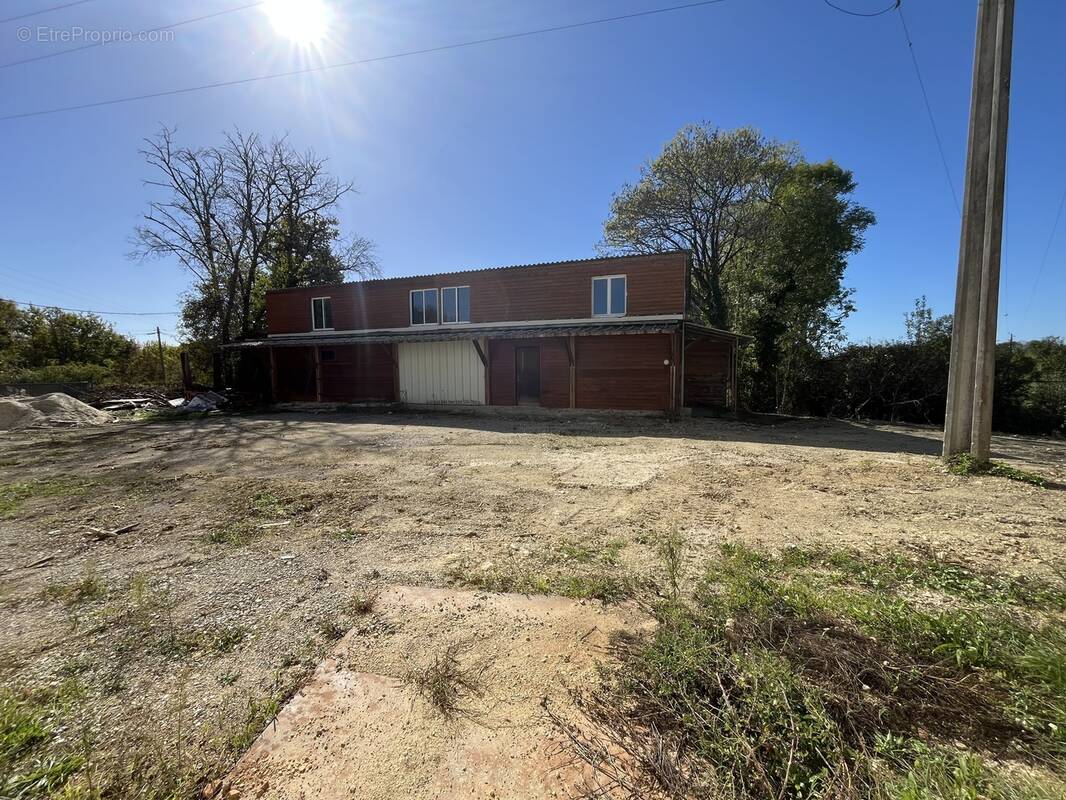 Commerce à CAMBLANES-ET-MEYNAC