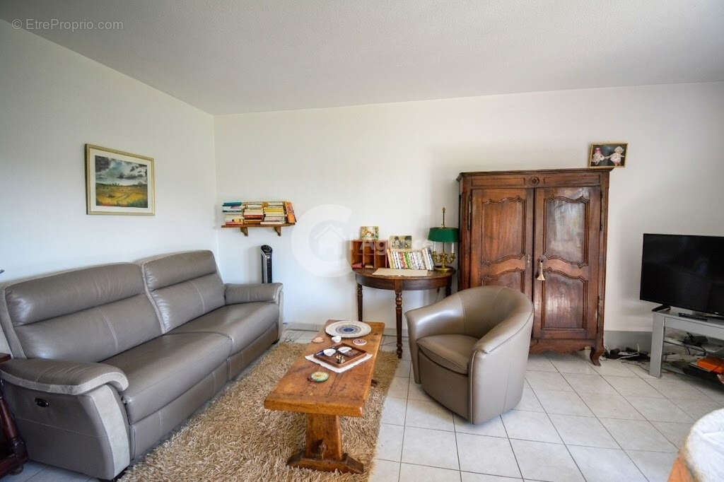 Appartement à MOUANS-SARTOUX