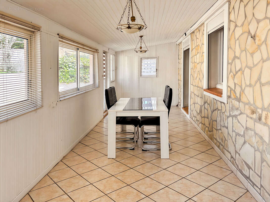 Maison à LA FARE-LES-OLIVIERS