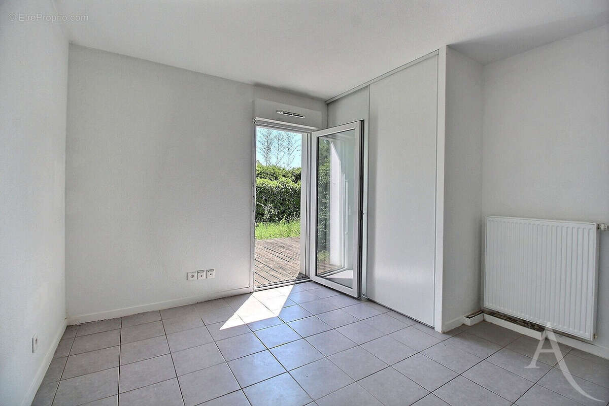 À VENDRE - Appartement T3 avec terrasse et 2 parking - photo 5