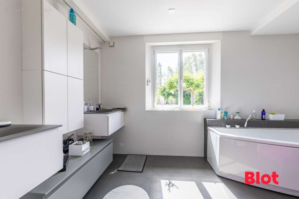 Maison à VERN-SUR-SEICHE