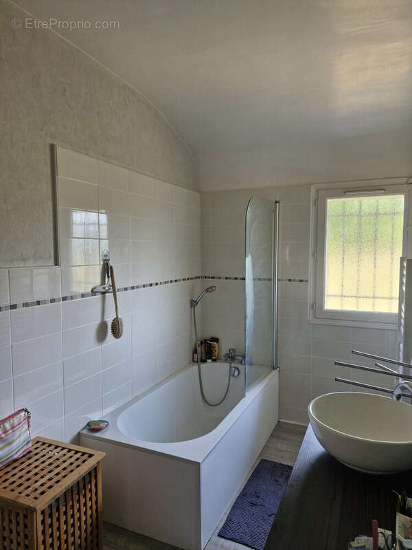 Maison 179 m² à Sales  - photo 7