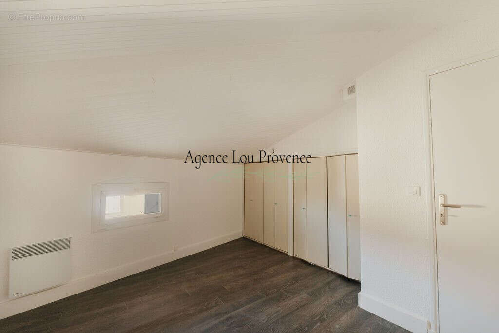 Appartement 69 m² à Eyguieres  - photo 4