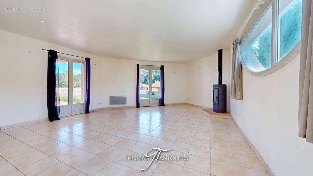 En exclusivite - maison 4 faces - 4 chambres - bureau - garage - photo 3
