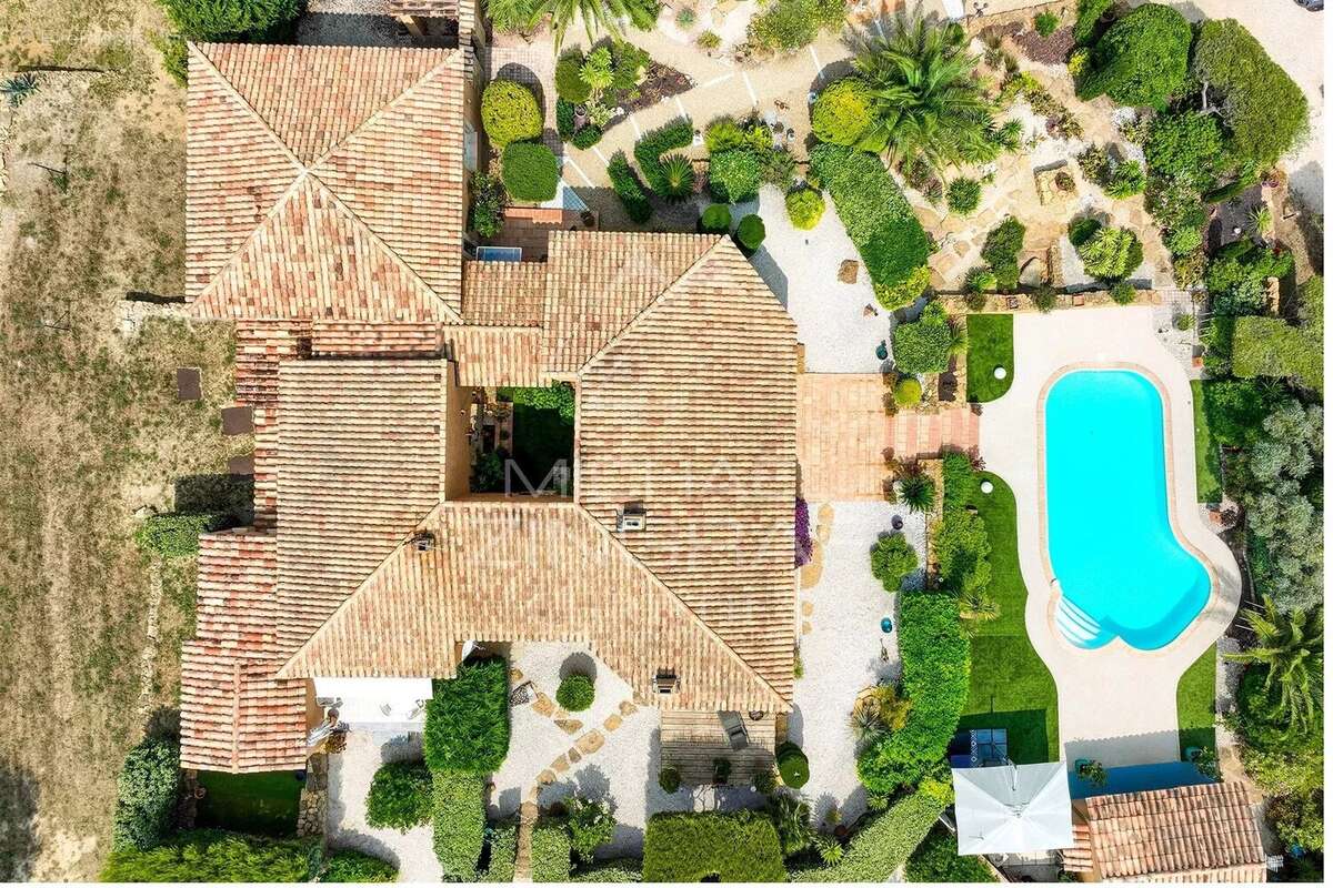 Maison à SAINT-CYR-SUR-MER