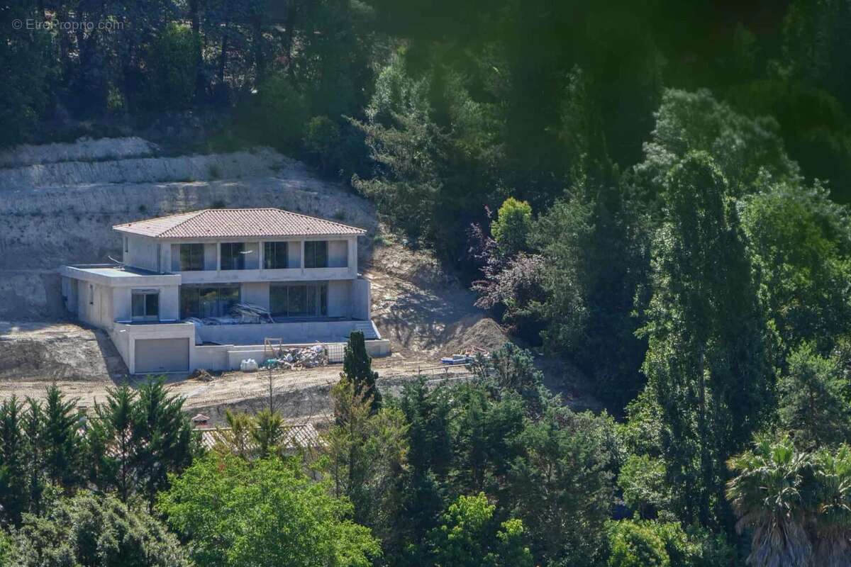 Villa contemporaine d’exception en construction à Saint Paul de Vence - photo 2