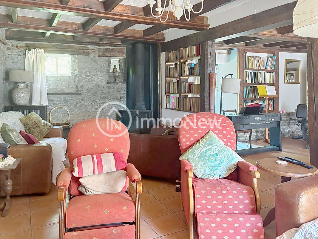 Belle maison de pierre de 1834 de 200 m2  sur un terrain de 3552 m2 sans vis a vis - photo 6