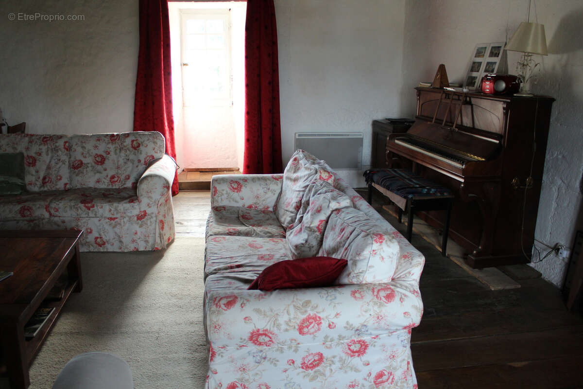 Maison à SAINT-MARTIN-CANTALES