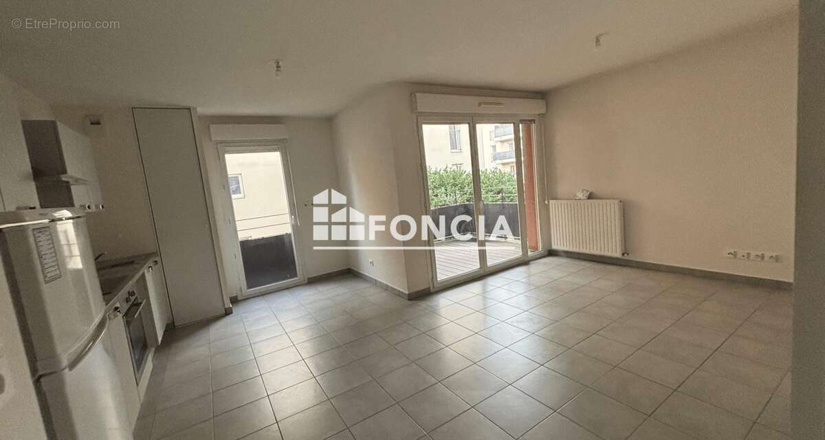Appartement à MEYZIEU