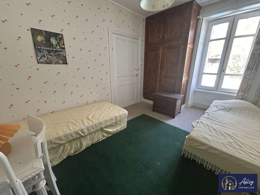 1er étage Chambre 1 - Maison à LE MONTEIL