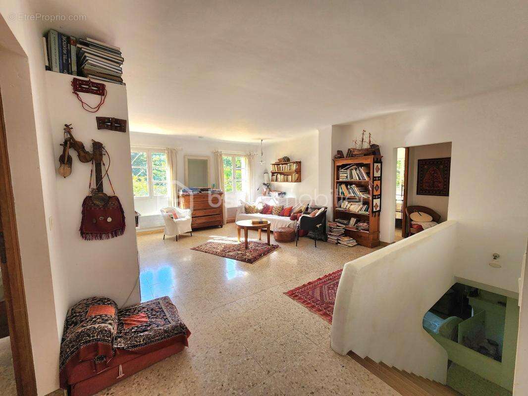 Batisse avec 5 chambres sur 3000m² de terrain avec piscine - photo 26