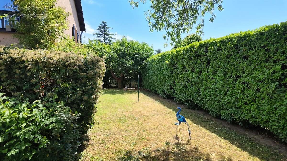 CHAPONOST – Élégante maison familiale avec possibilité de deux logements indépendants – Terrain de 802 m² - photo 21