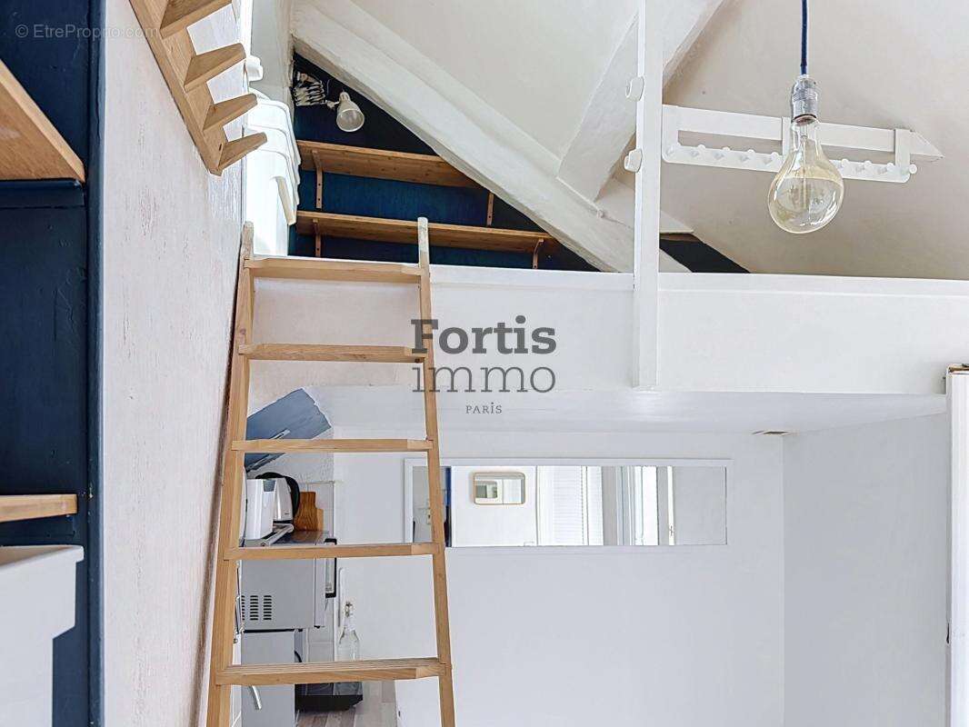 Paris 2 - charmante studette - dernier etage - calme absolu - photo 2