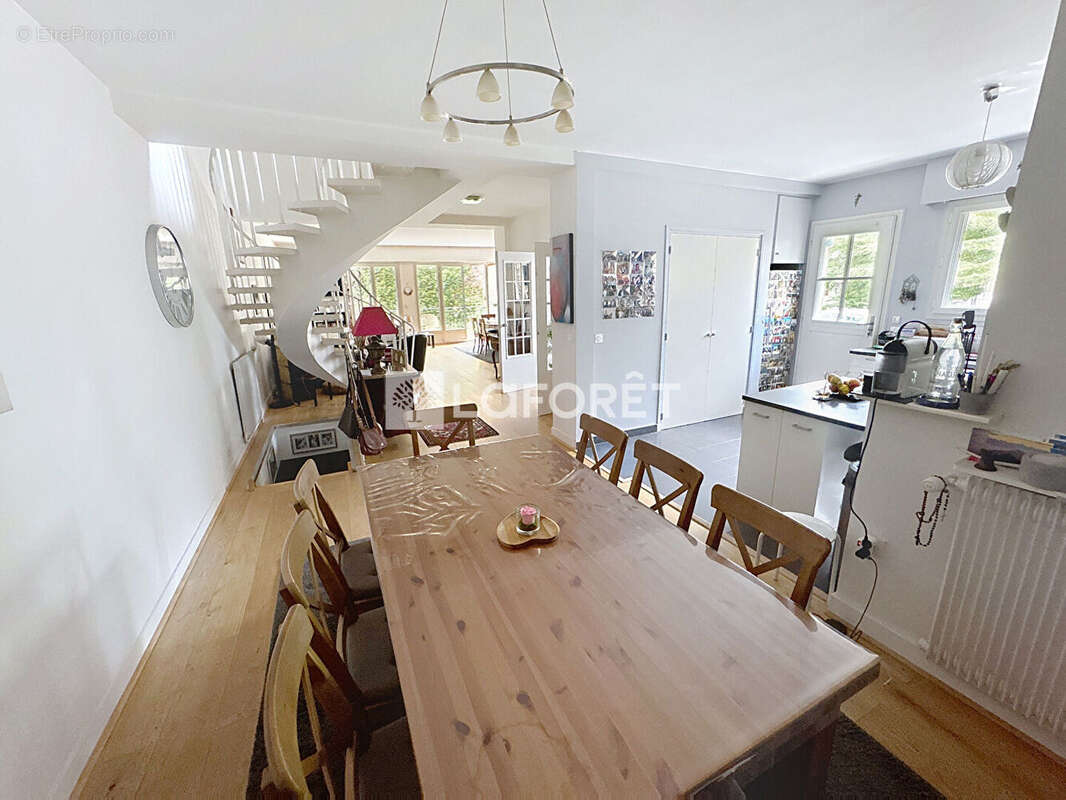 Appartement à SAINT-NOM-LA-BRETECHE