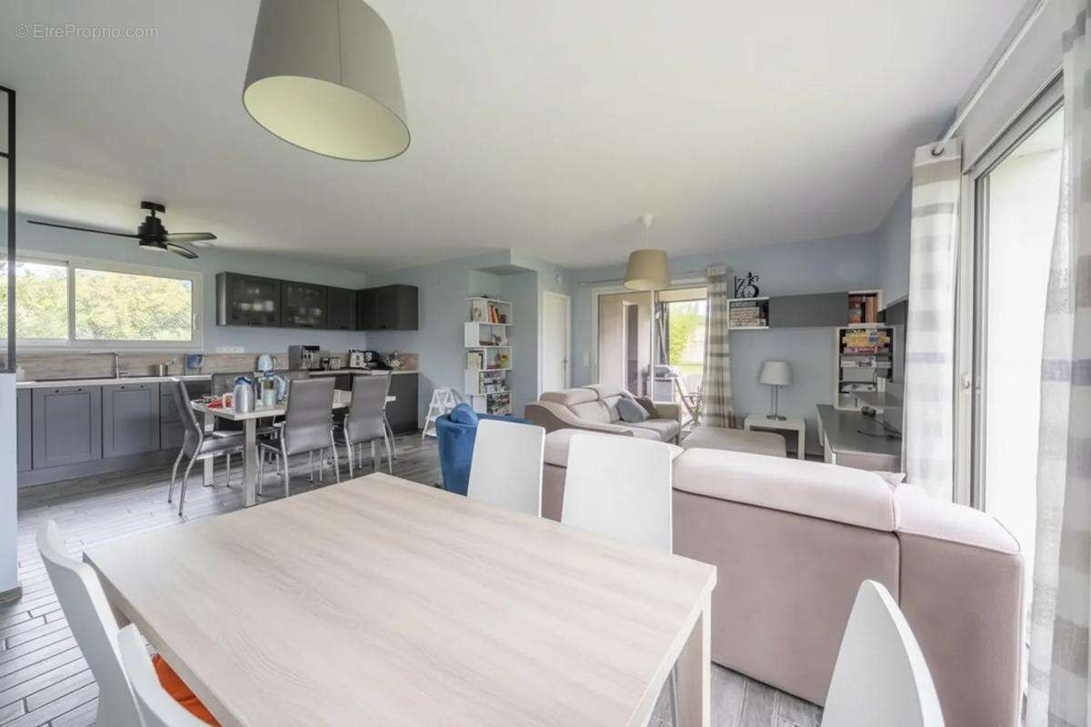 Maison à AMBARES-ET-LAGRAVE