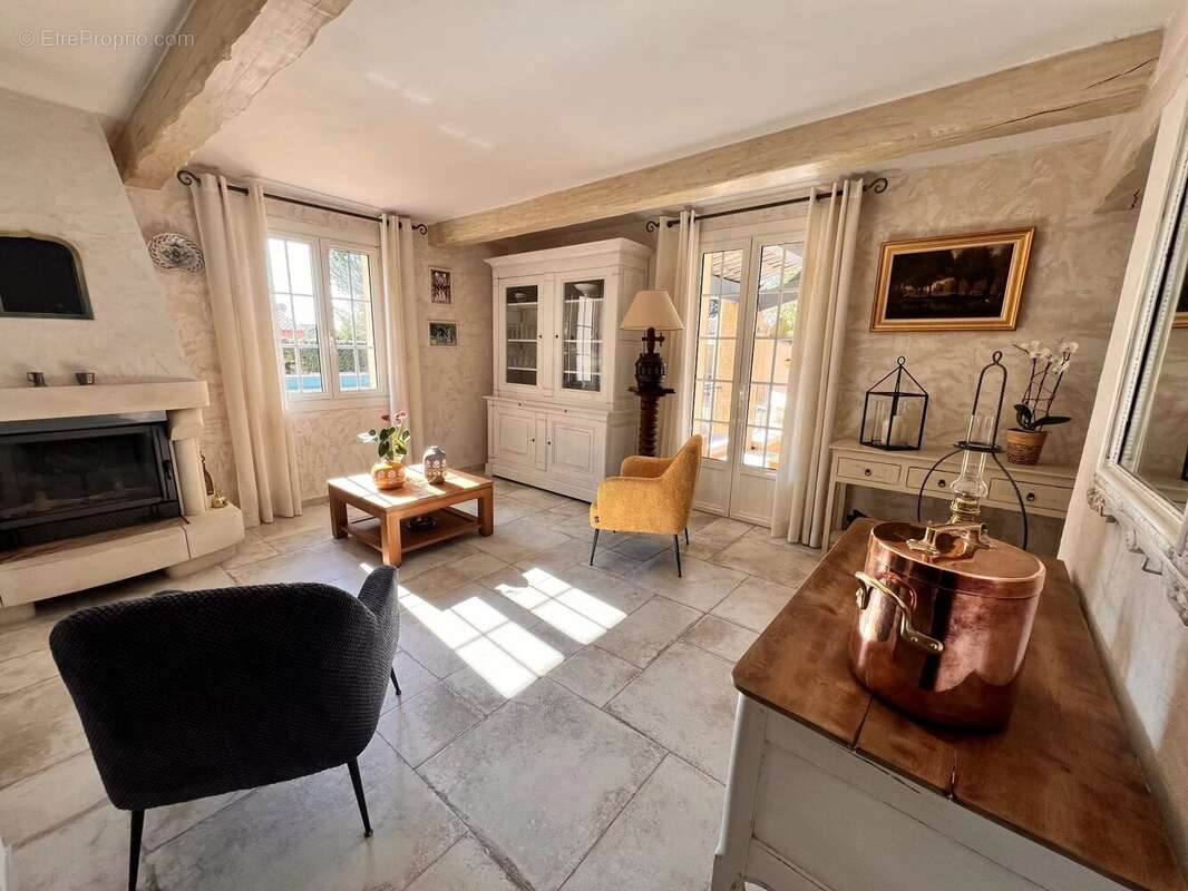 Maison à SAINT-SATURNIN-LES-APT