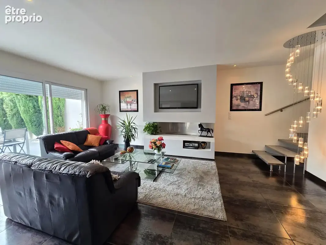 Maison moderne avec piscine dans un cadre calme - photo 6