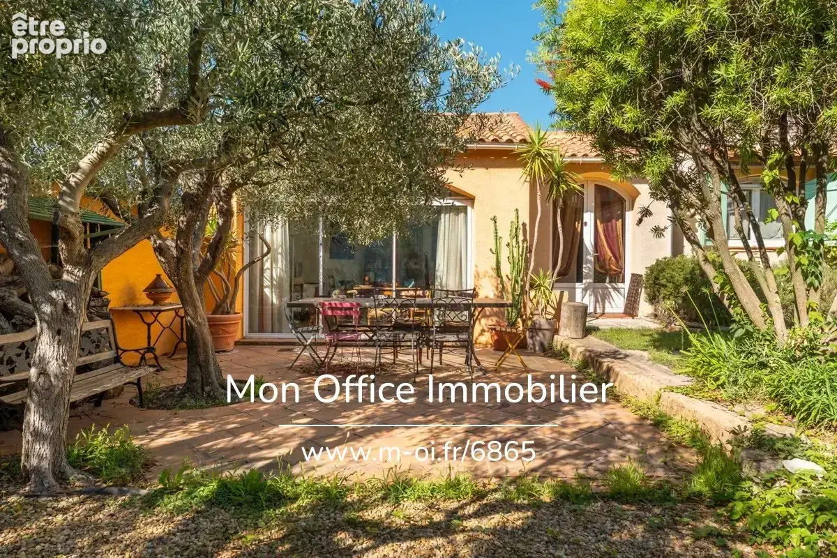 Référence : 7279-PBA. - Villa de 180m2 avec 700m2 de terrain en centre ville, proche de la mer - photo 4