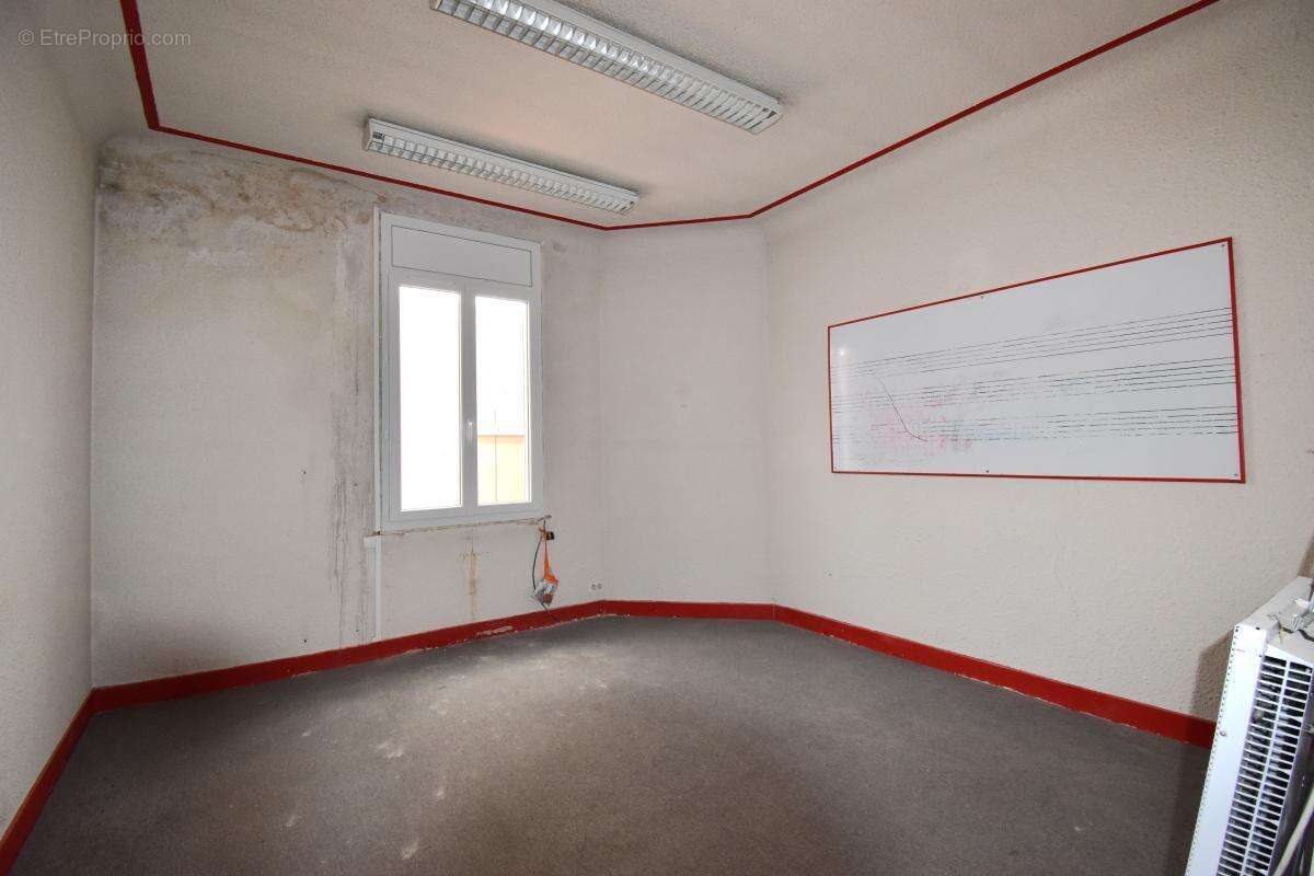 Commerce à MONTCEAU-LES-MINES