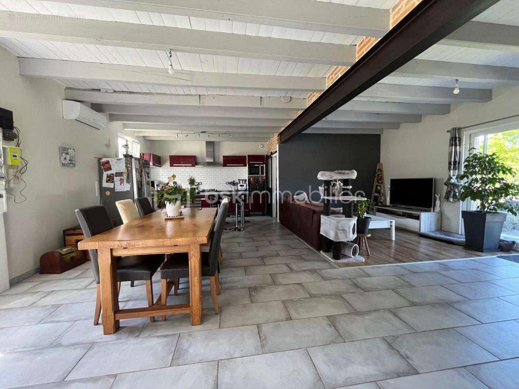 Maison à SAINTE-EULALIE-EN-BORN