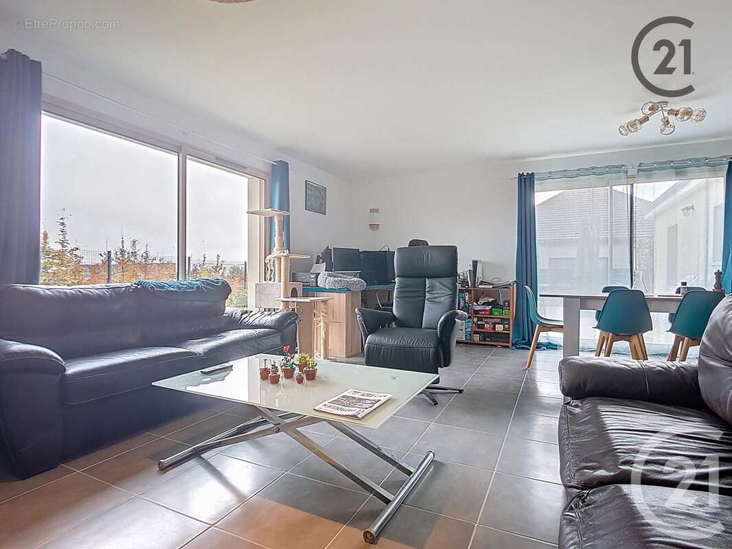 Maison à SAINT-PARRES-AUX-TERTRES