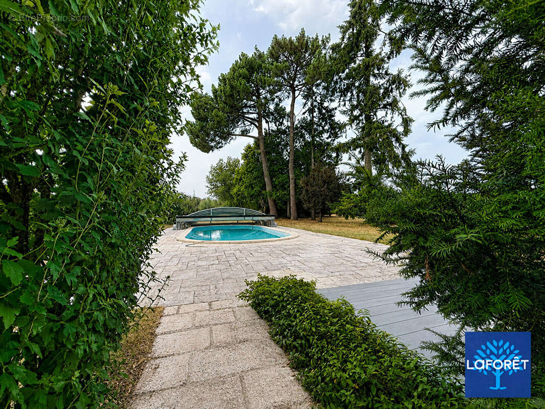 HUISSEAU-SUR-COSSON - Maison familiale de 148 m² avec piscine - photo 4
