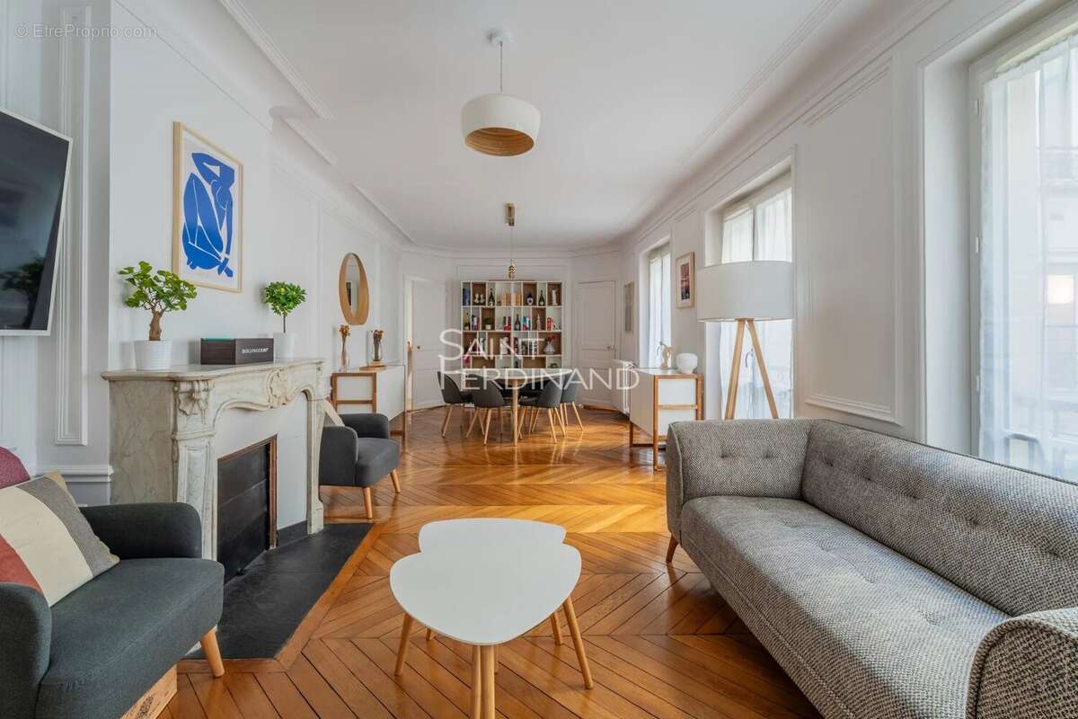 Appartement à PARIS-17E