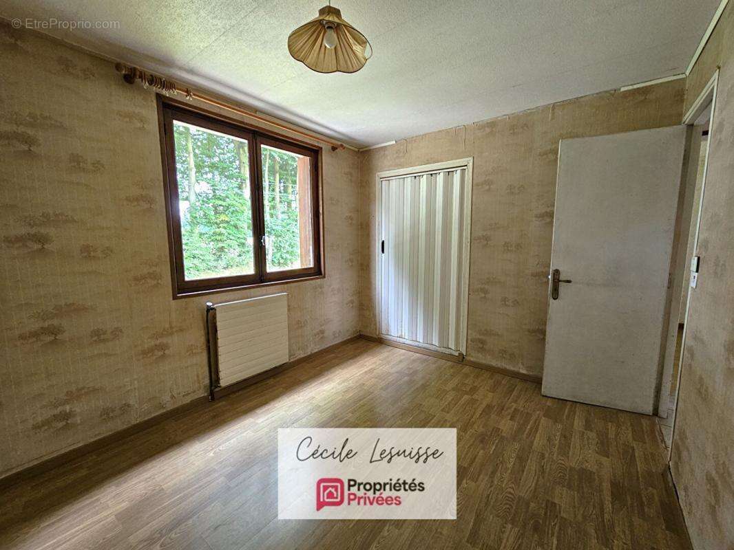 Pavillon sur sous-sol complet avec dépendances et garages - photo 6