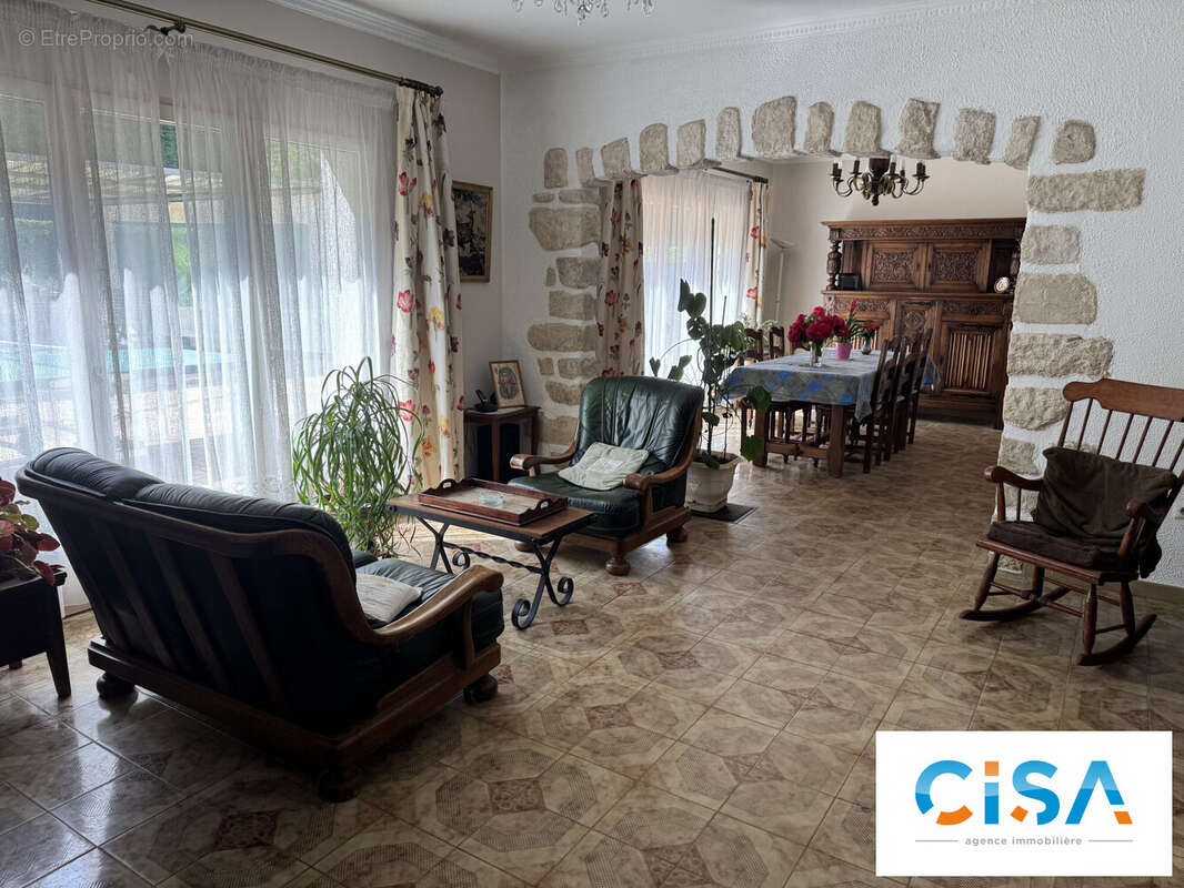 Commerce à VERNEUIL-EN-HALATTE