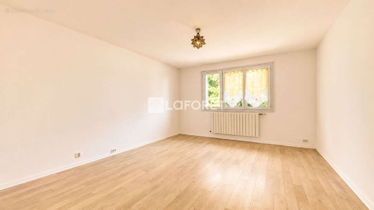 Maison a vendre a roissy-en-brie 5 pieces de 90m² - photo 4