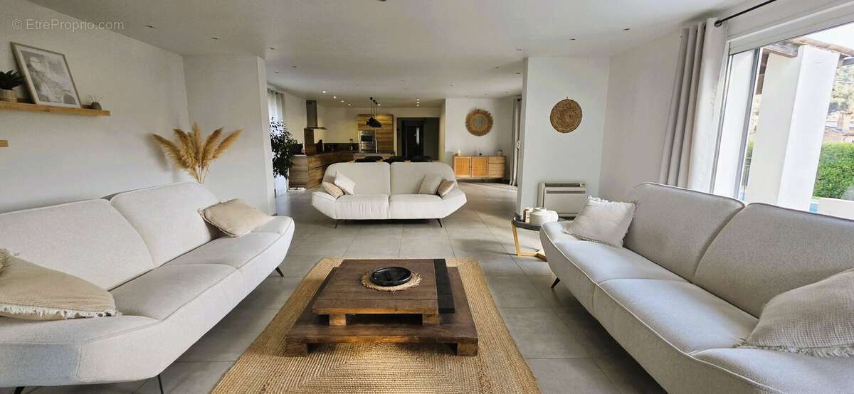 Maison à TOURRETTE-LEVENS