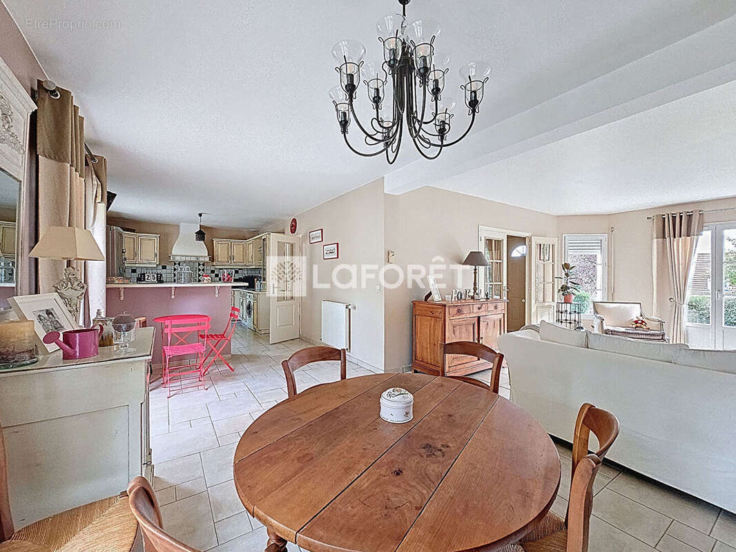Maison à LINAS