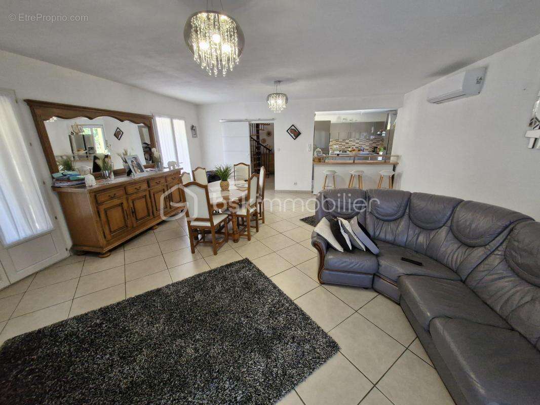 Charmante maison de 145m2 sur son terrain clos de 2224m2 dans un environnement calme à Mouleydier - photo 6
