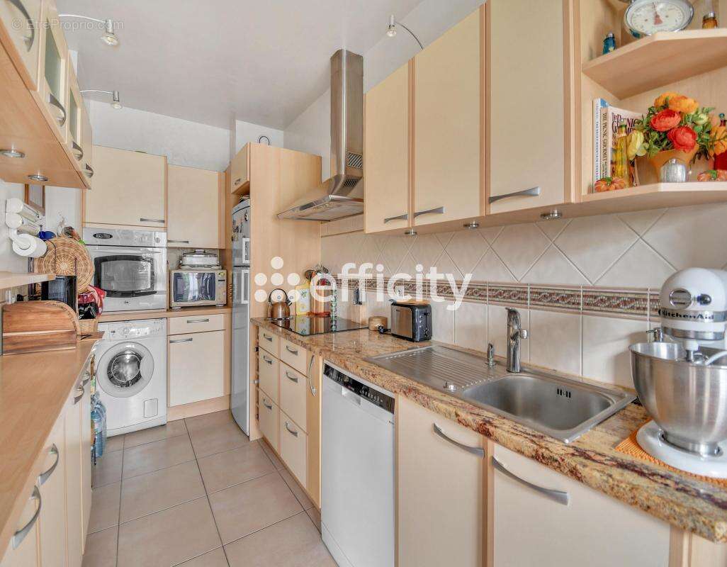 Appartement à COURBEVOIE