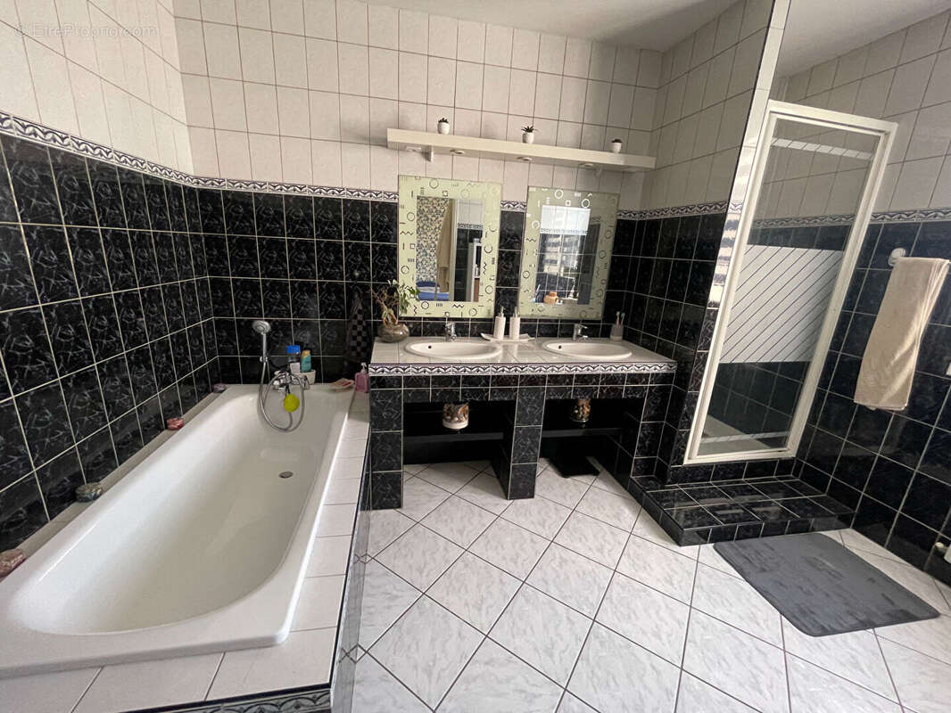 Maison à SARTROUVILLE