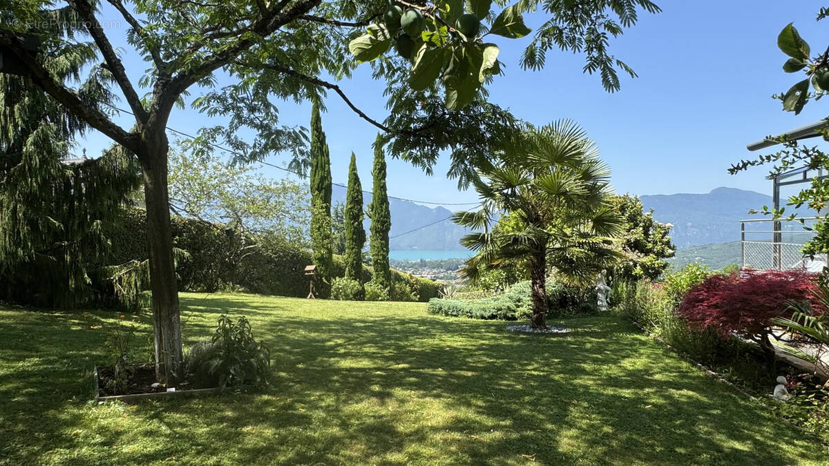 Maison à PUGNY-CHATENOD