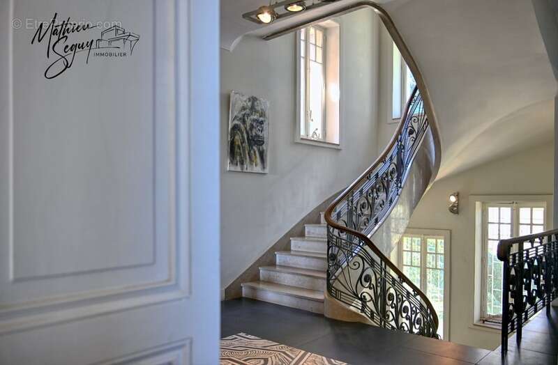 Maison à CHAZELLES-SUR-LYON