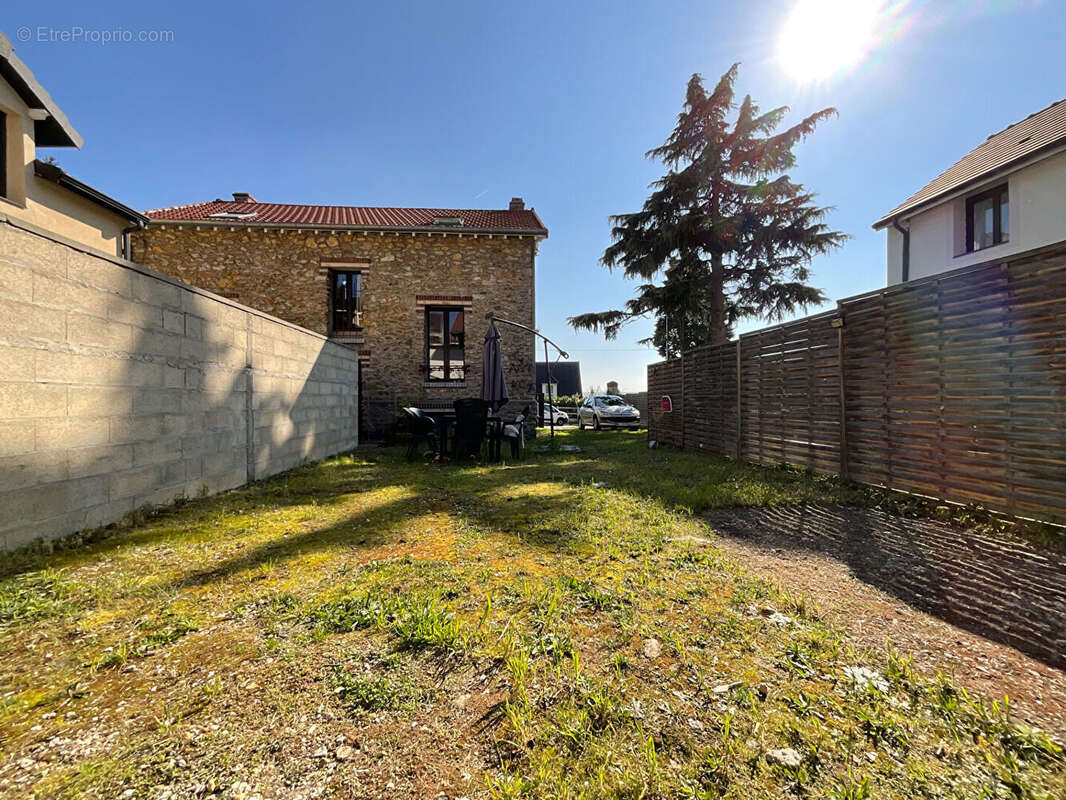 Maison à CHANTELOUP-LES-VIGNES