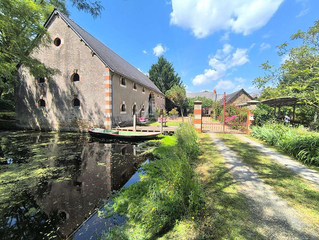 Maison à GREZ-NEUVILLE