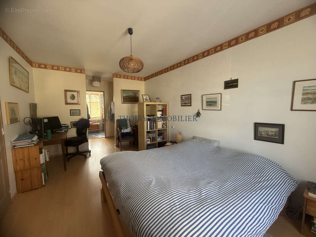THOIRY. Maison traditionnelle de 127 m2 habitables sur 530 m2 de terrain - photo 12