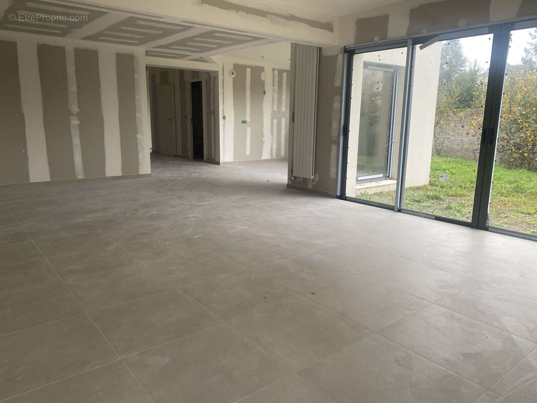 Maison à COLOMBELLES